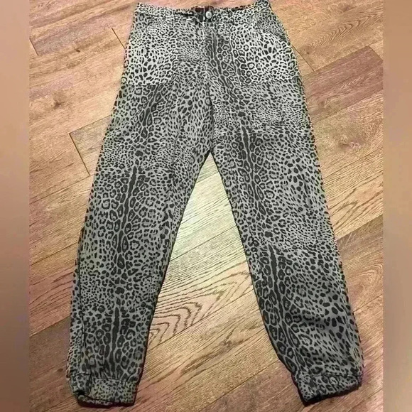 Woman's Leopard Print Ankle Pant/Jogger - Picture 1 of 7